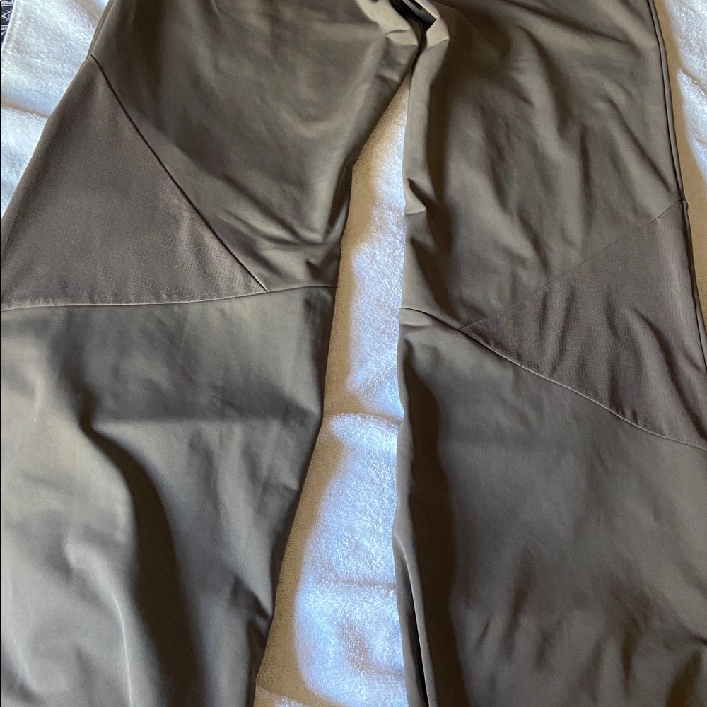 Adidas Mid Rise Drawstring Waistband and Ankles Pants Size L - Picture 4 of 14
